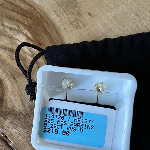 Moissanite Tiger Head Earrings .28 CTW, VVS D Color – 925 Silver, gold plated - Picture 6 of 7